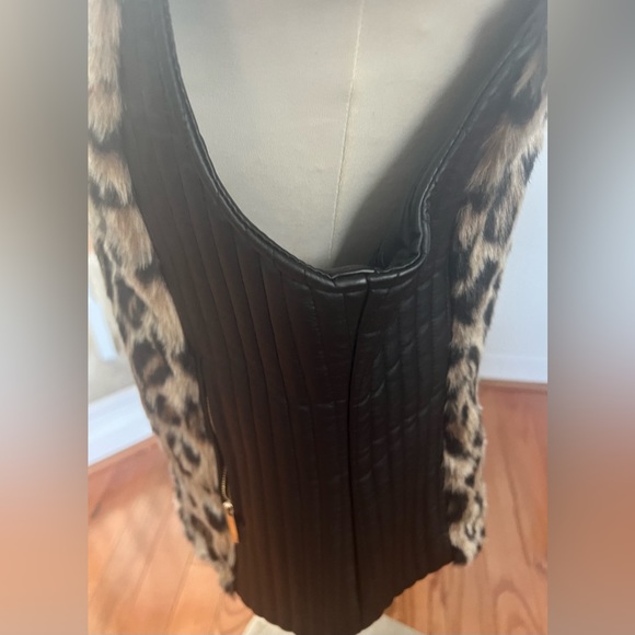 Women’s faux leather and fur vest - Picture 6 of 8